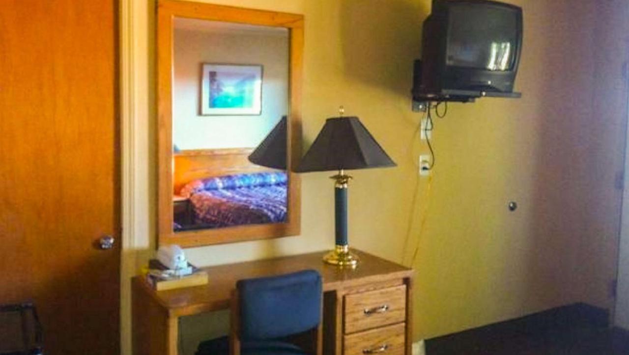 Juniper Motel Madras Bagian luar foto