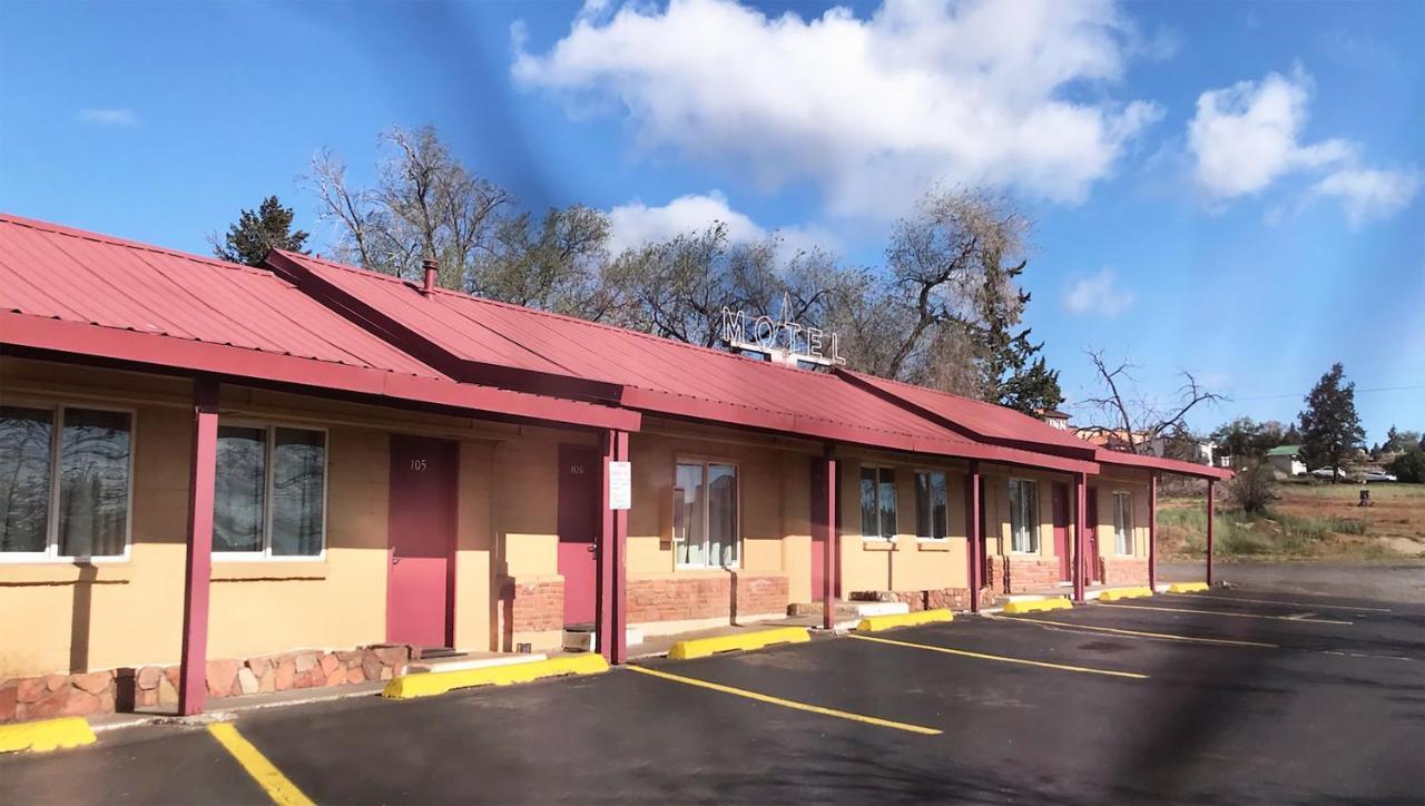 Juniper Motel Madras Bagian luar foto